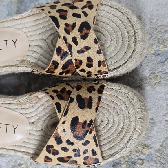 Sole Society Audrina  Calf Hair Leopard Print Wedge Sandals - Picture 3 of 16